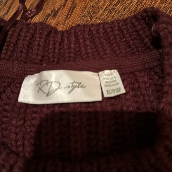 Sweater - Picture 3 of 3